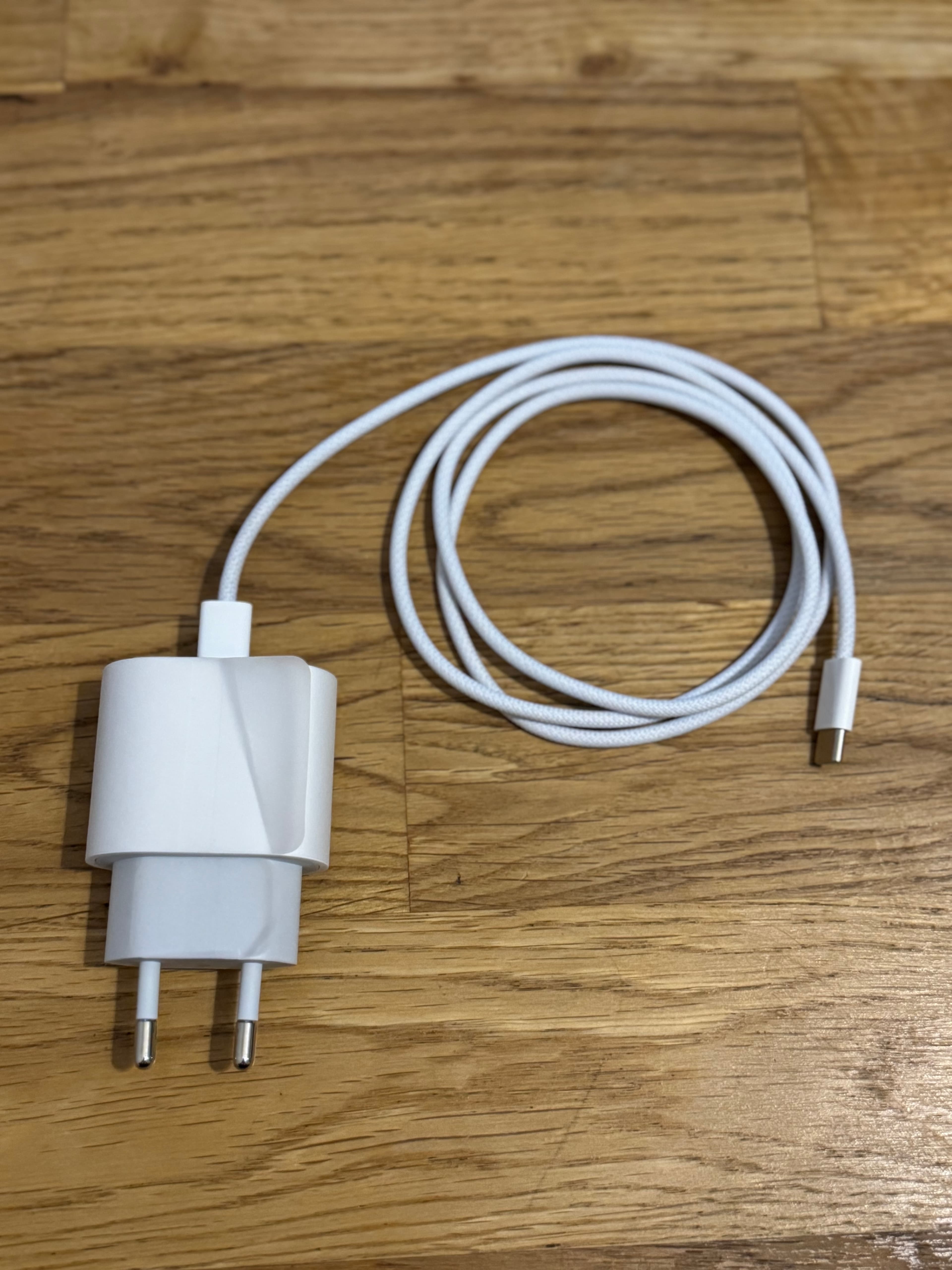 Apple USB-C Netzteil mit Ladekabel